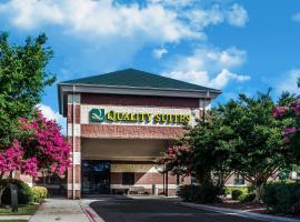 Quality Suites Lake Wright - Norfolk Airport, hotelli kohteessa Norfolk