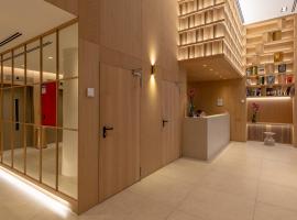 Apartamentos Recoletos, hotel in Madrid