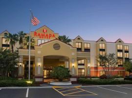Ramada by Wyndham Suites Orlando Airport- Free Airport Shuttle, Orlando-alþjóðaflugvöllur - MCO, , hótel í nágrenninu