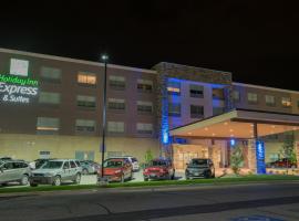 Holiday Inn Express & Suites - Warsaw - E Center by IHG: Warsaw şehrinde bir otel