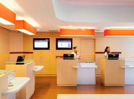 ibis Paris la Défense Esplanade, hôtel à Courbevoie