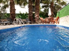 Dadya Villa 1 - Villa with private pool - 750m distance to the beach, koča v mestu Datca