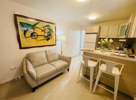 Compact Haven with Private Entrance and FREE Parking and Laundry: Ponce şehrinde bir otel