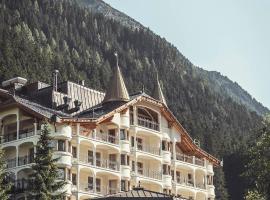 Schlosshotel Ischgl 5-Sterne Superior, hotel in Ischgl