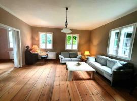 Alexandrowka Wohnen im UNESCO Weltkulturerbe Haus, vacation home in Potsdam