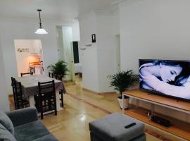 Large 2-Bedroom Apartment, close to the American Consulate, кондоминиум в Гуаякиле