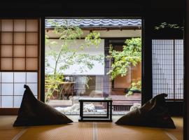 Castle Town Contemporary Ryokan 天籟 - TENRAI - ค็อทเทจในTakahashi