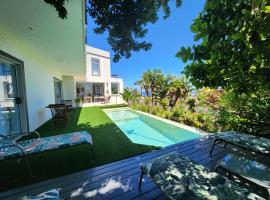 Finchley Guesthouse in Camps Bay, hótel í Höfðaborg