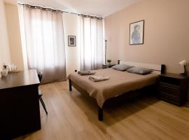 Hidden Peak Guestrooms, hotel in Warsaw