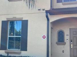 Vashay's Lovely vacation pad at Disney, hotel di Davenport