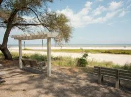 Seaside Bliss Awaits Your Dream Beach Getaway!