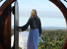 Noosa Earth Element Dome - Breathtaking Views, Glampingunterkunft in Cootharaba
