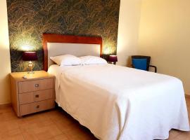 Island House near Curacao International Airport CUR，威廉斯塔德的豪華露營地點