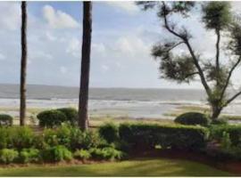 Tranquility By The Beach 1st Fl Sleeps 6,king Bed, hotel en Hilton Head Island