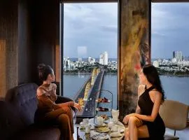 Moonlight Hotel Suites & Spa - City CENTER, HIGH FLOOR, Great Location & Romantic River View & DRAGON Bridge VIEW