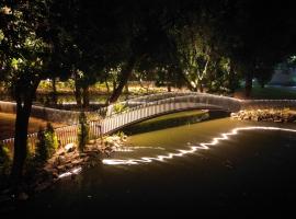Best Western Resort Country Club, hótel í Gurgaon