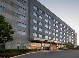 Residence Inn by Marriott Montreal Airport, Montreal-Pierre Elliott Trudeau-alþjóðaflugvöllur - YUL, Dorval, hótel í nágrenninu