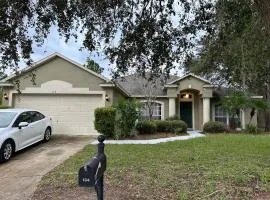Charming Villa with Private Pool 20 min to Disney!