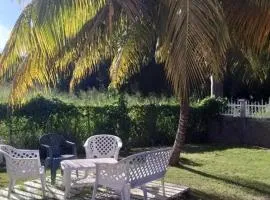 Maison cosy avec terrasse à Le Gosier 40 m²