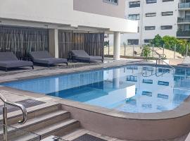 Lowanna Beach Resort Kawana, hotel em Kawana Waters