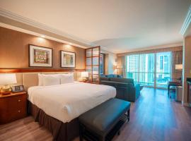 No Resort Fee Strip View Balcony+ Free Valet+ Pool, hotel di Las Vegas