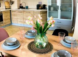Two Bedroom Apartment - Alexandrovska - Top Location - Central Bus, Train and Marine Stations, next to Sea Garden and Beach, renta vacacional en Burgas