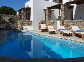 Siroco's Rooms And Studios, feriebolig ved stranden i Parikia