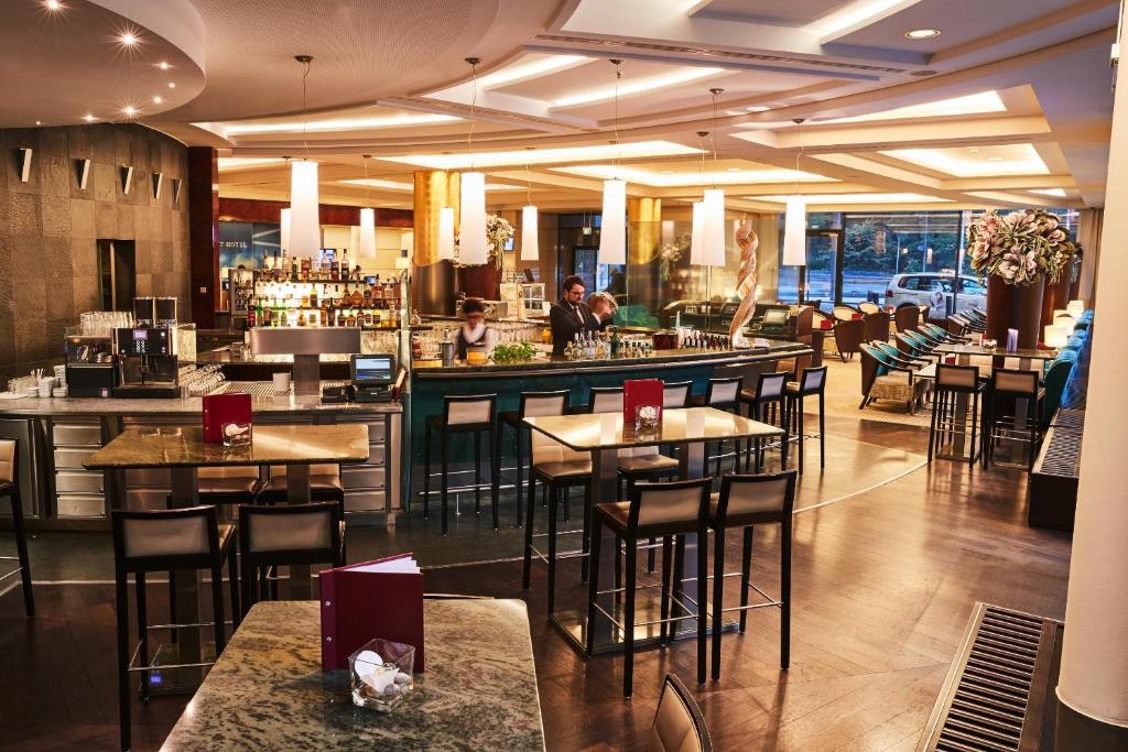En restaurant eller et andet spisested på Steigenberger Airport Hotel Frankfurt