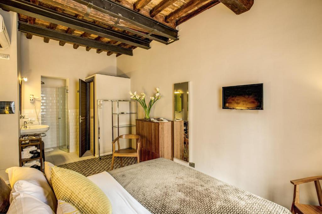 Giường trong phòng chung tại Trevi Beau Boutique Hotel