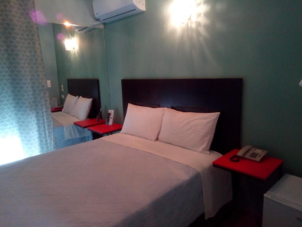 Una cama o camas en una habitación de Zappion Hotel