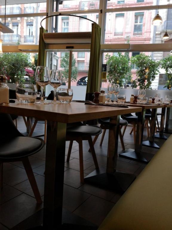 イビス トゥールーズ ガール マタビオにあるレストランまたは飲食店