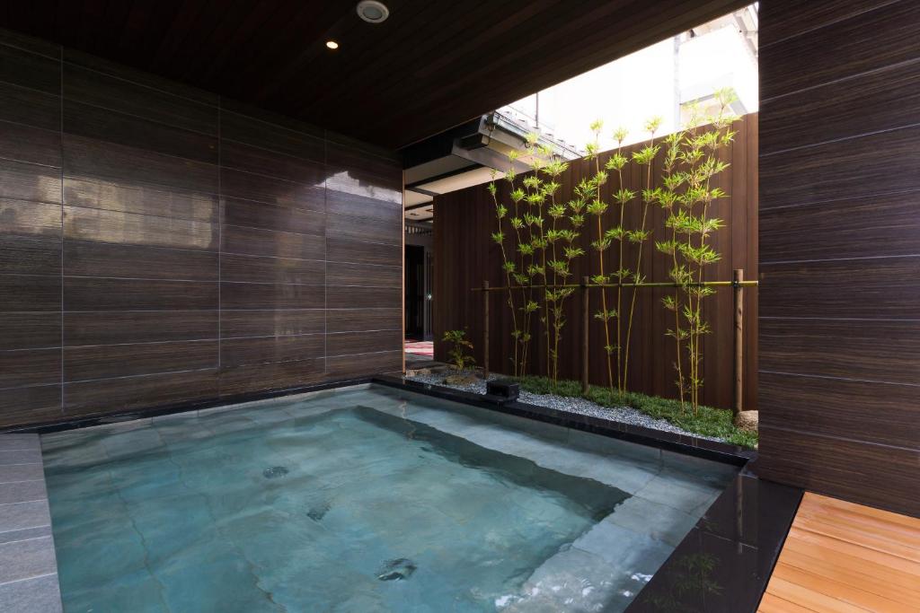 a swimming pool in the middle of a house at Hokuriku Yamashiro Onsen Hotel Kikyou in Yamashiro