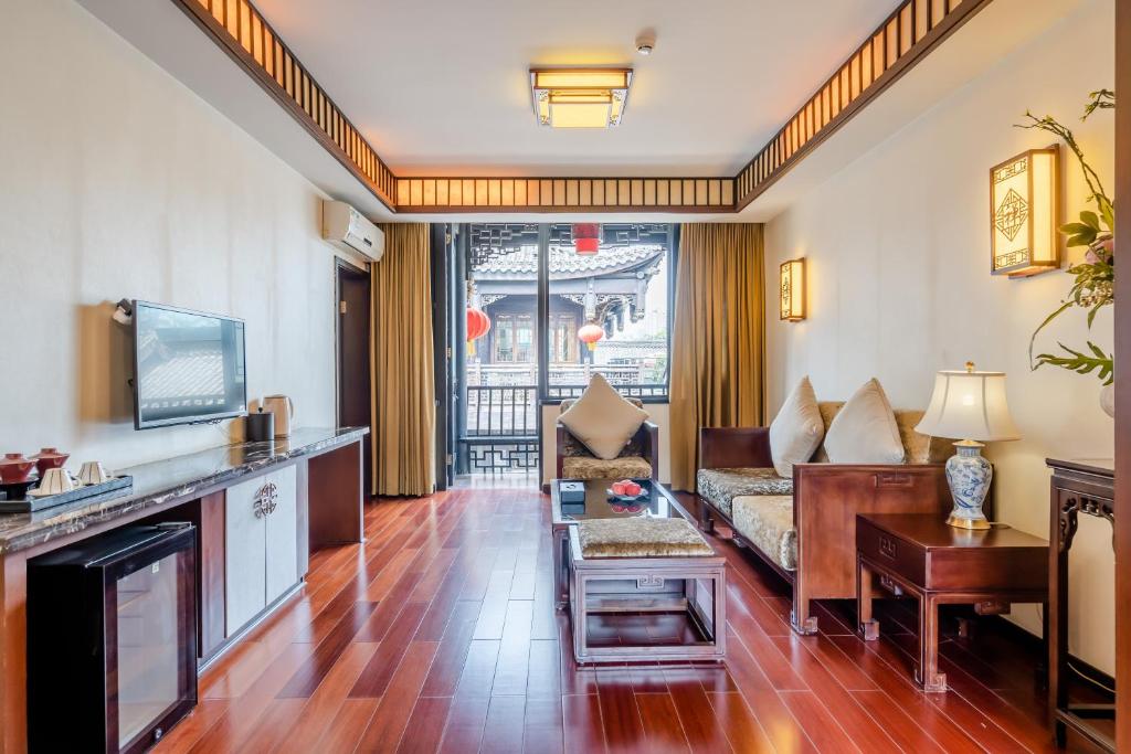 Een zitgedeelte bij Buddha Zen Hotel
