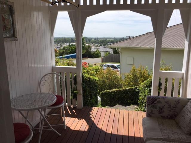 Hewling's Manor tesisinde bir balkon veya teras
