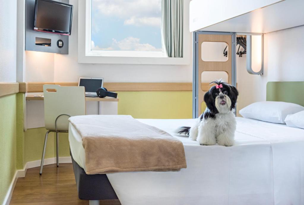 Llit o llits en una habitació de ibis Budget Paris La Villette 19ème