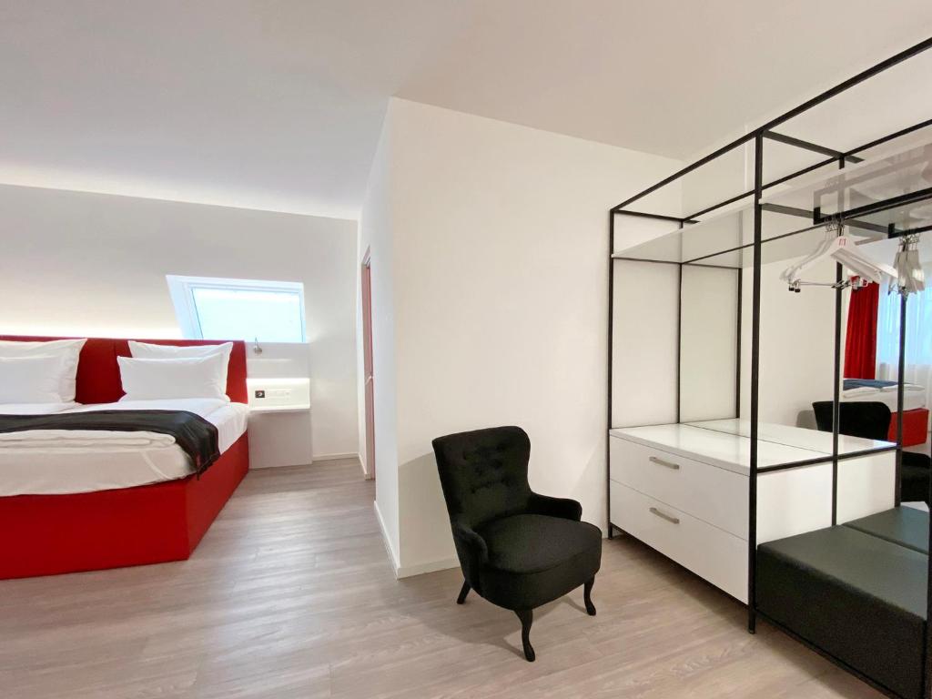 Tempat tidur dalam kamar di DORMERO Hotel Hersbruck