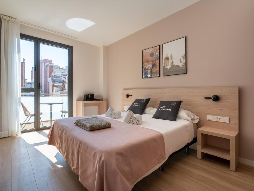 Uma cama ou camas num quarto em limehome Barcelona Carrer de Besalú 82