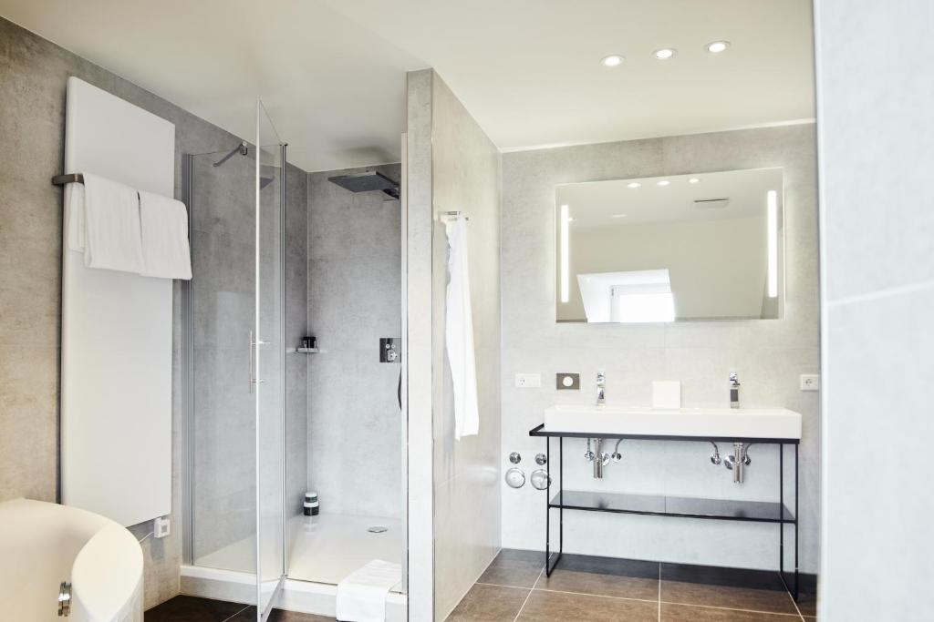 Kamar mandi di Design- und Kunsthotel München