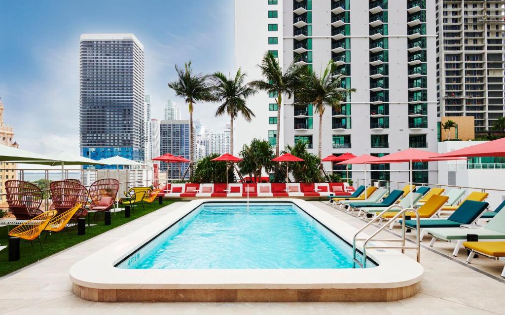 Kolam renang di atau dekat dengan citizenM Miami Worldcenter