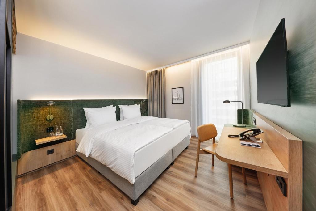 Televizors / izklaižu centrs naktsmītnē H+ Hotel Frankfurt Eschborn