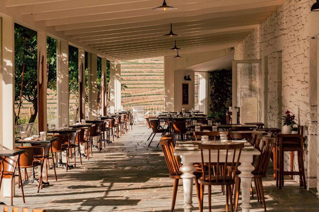 Um restaurante ou outro lugar para comer em Ventozelo Hotel & Quinta