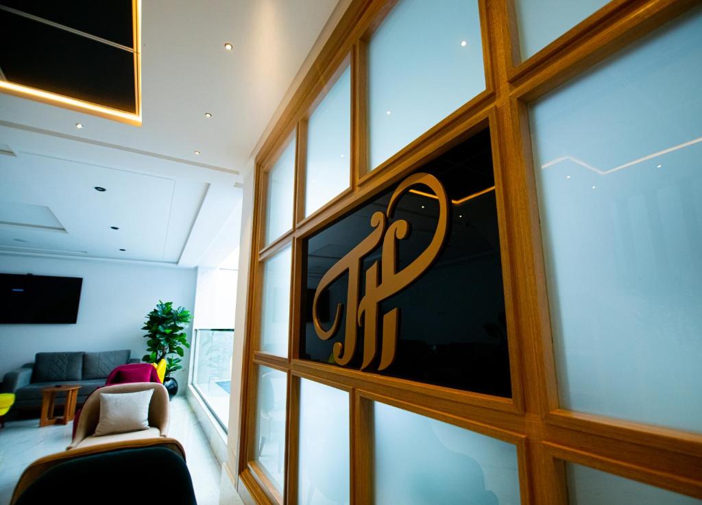 TV at/o entertainment center sa Twin Hotel Tanger