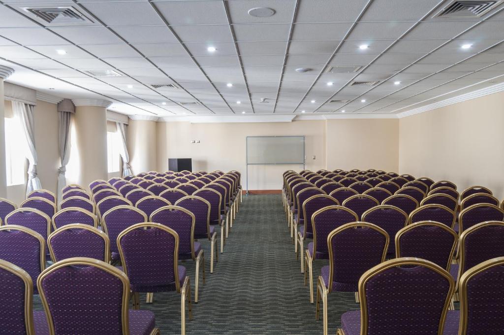 Khu vực hỗ trợ khách đi công tác/phòng hội thảo tại Hotel Diego de Almagro Providencia