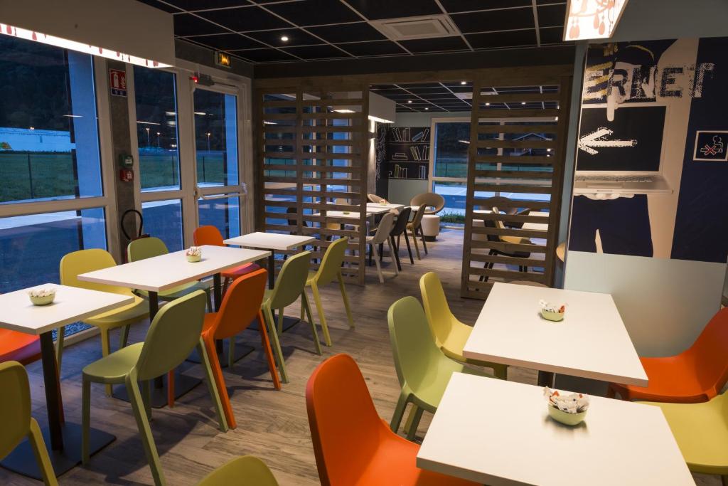 Restorāns vai citas vietas, kur ieturēt maltīti, naktsmītnē Ibis Budget Sallanches