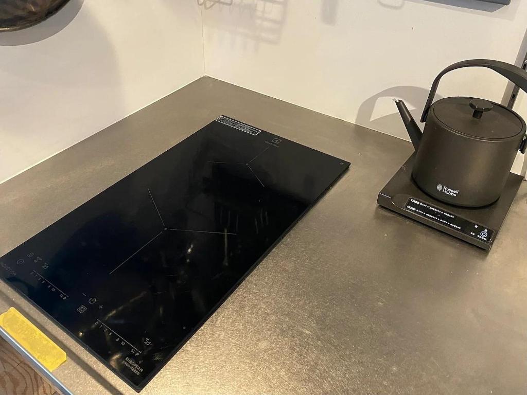 a laptop computer sitting on a counter with a pot at SNUG CAMP HOUSE - Vacation STAY 98115v in Okubo