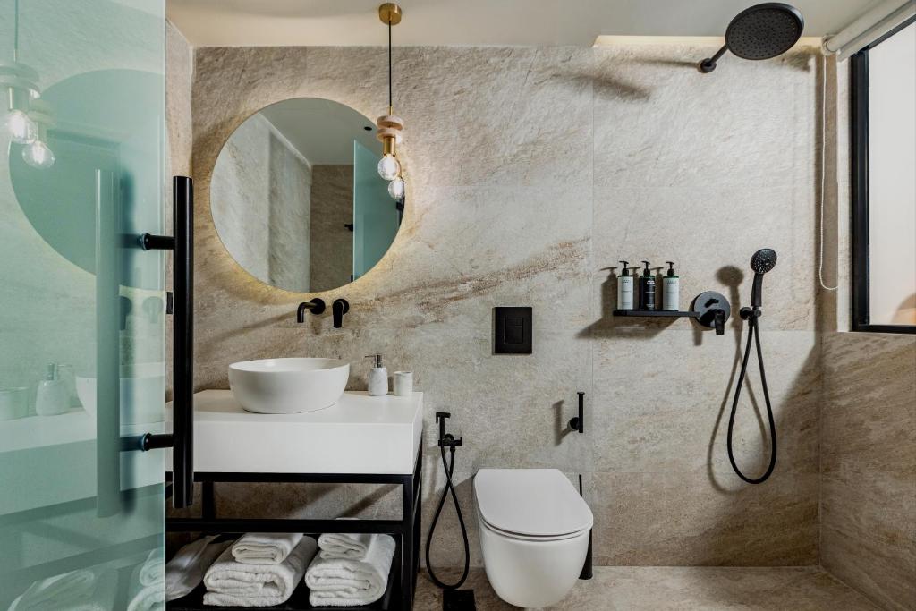 Un baño de The Residence Aiolou Hotel & Spa