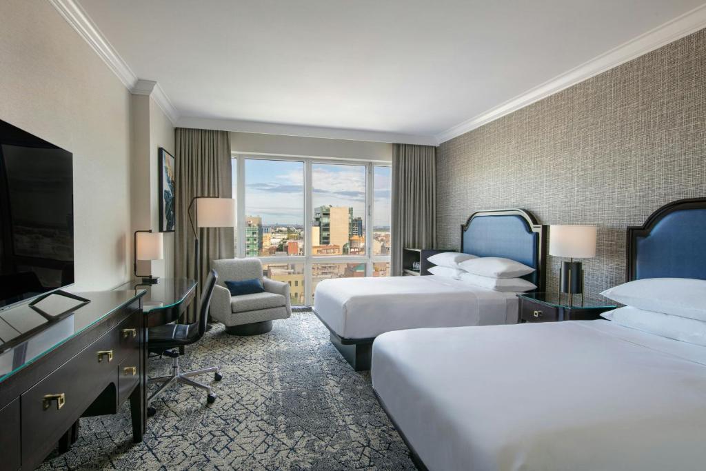 Posteľ alebo postele v izbe v ubytovaní Sheraton LaGuardia East Hotel