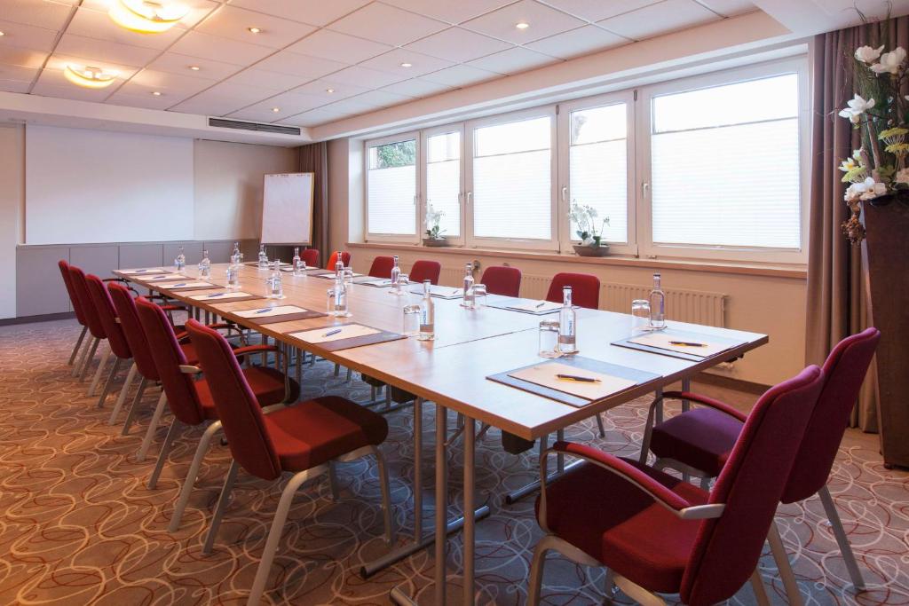 a conference room with a long table and chairs at Best Western Premier Alsterkrug Hotel in Hamburg
