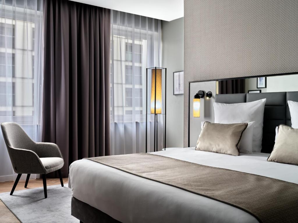 Ліжко або ліжка в номері Leonardo Royal Hotel Warsaw