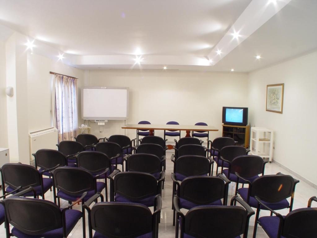 Zaplecze biznesowe lub konferencyjne w obiekcie Hotel Crillon Mendoza